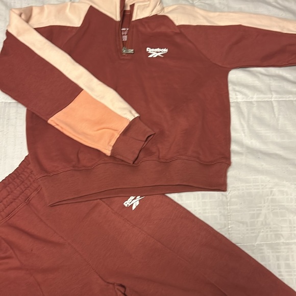 Girls Reebok outfit - Picture 2 of 4